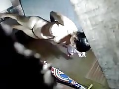 Indonezijski-milf susjed se tušira